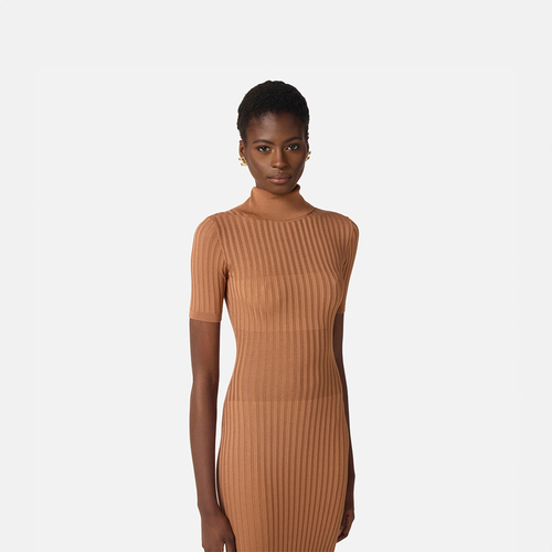 فستان نسائي