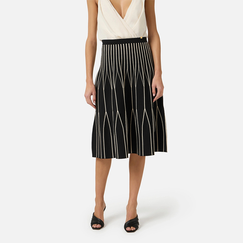 تنورة نسائية