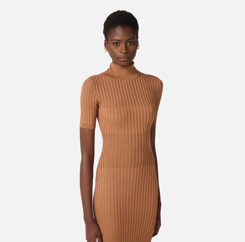 فستان نسائي