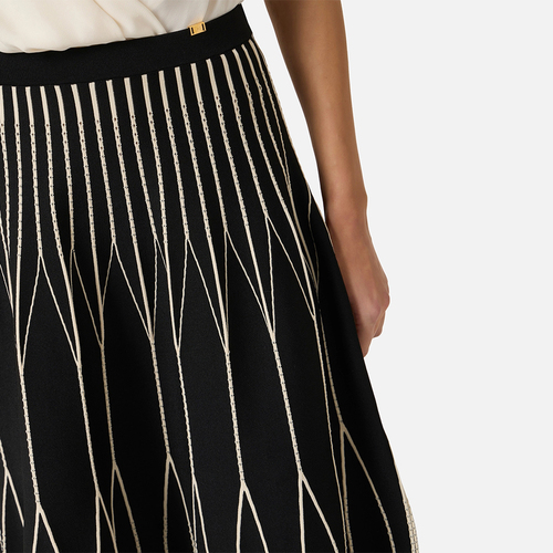 تنورة نسائية