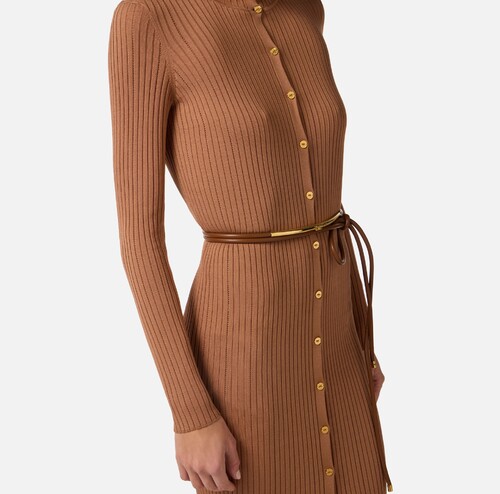 فستان نسائي