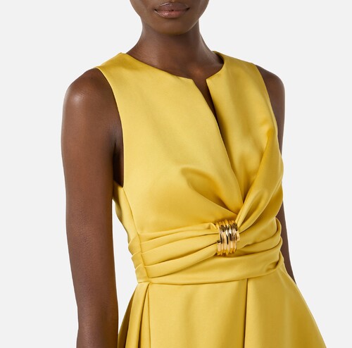 فستان نسائي