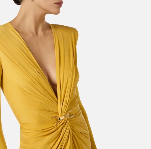 فستان نسائي