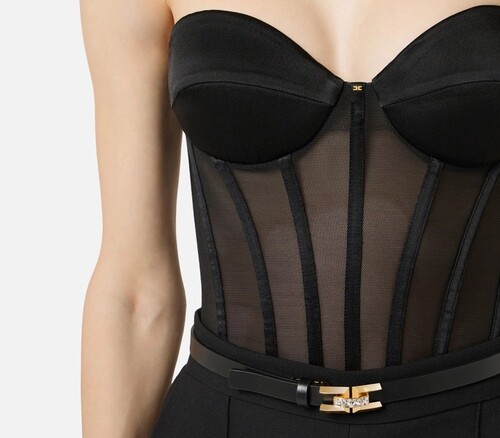 بلوزة نسائية