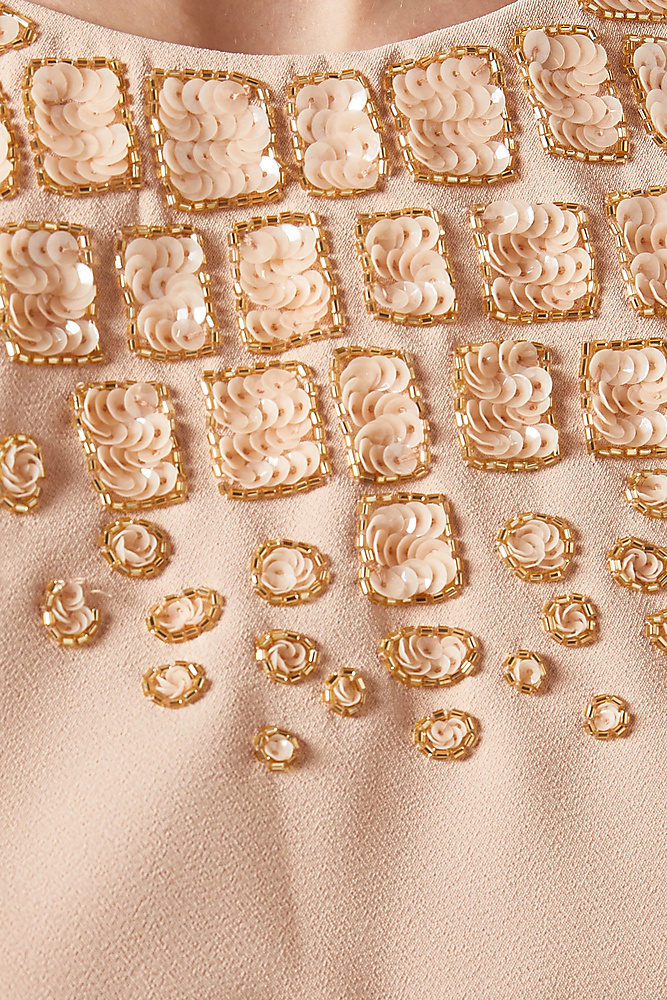 فستان نسائي