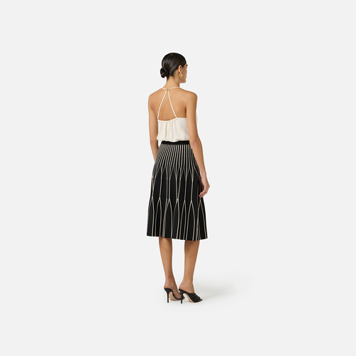 تنورة نسائية