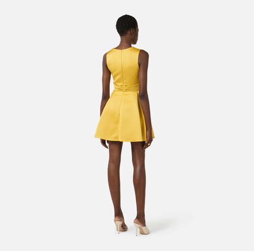 فستان نسائي