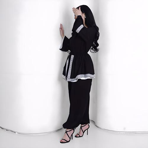 بنطلون أسود وقميص أسود و أوف وايت ثلاث قطع