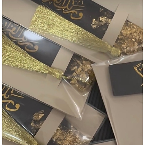 اسود و ذهبي