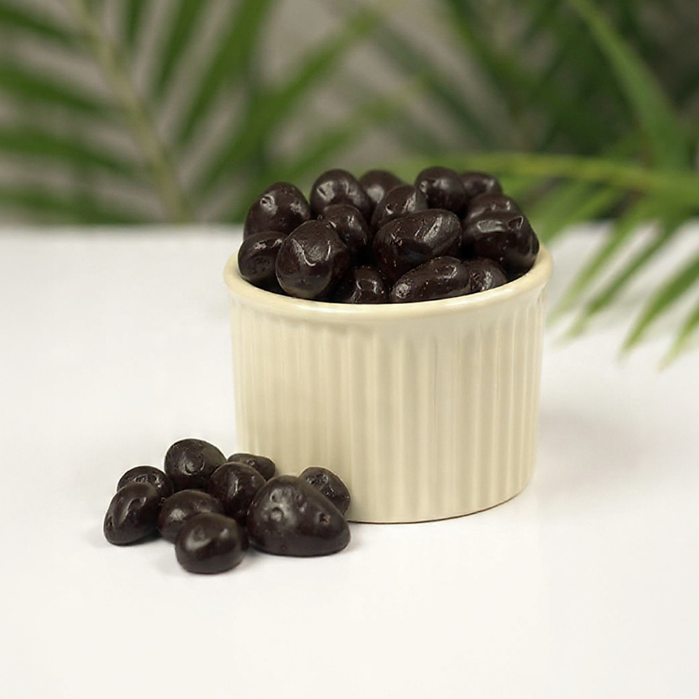 Dark chocolate strawberry dragee