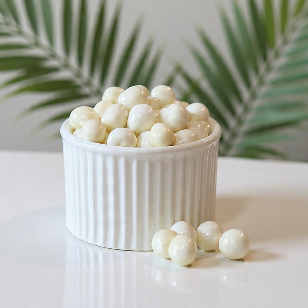 White raspberry dragee