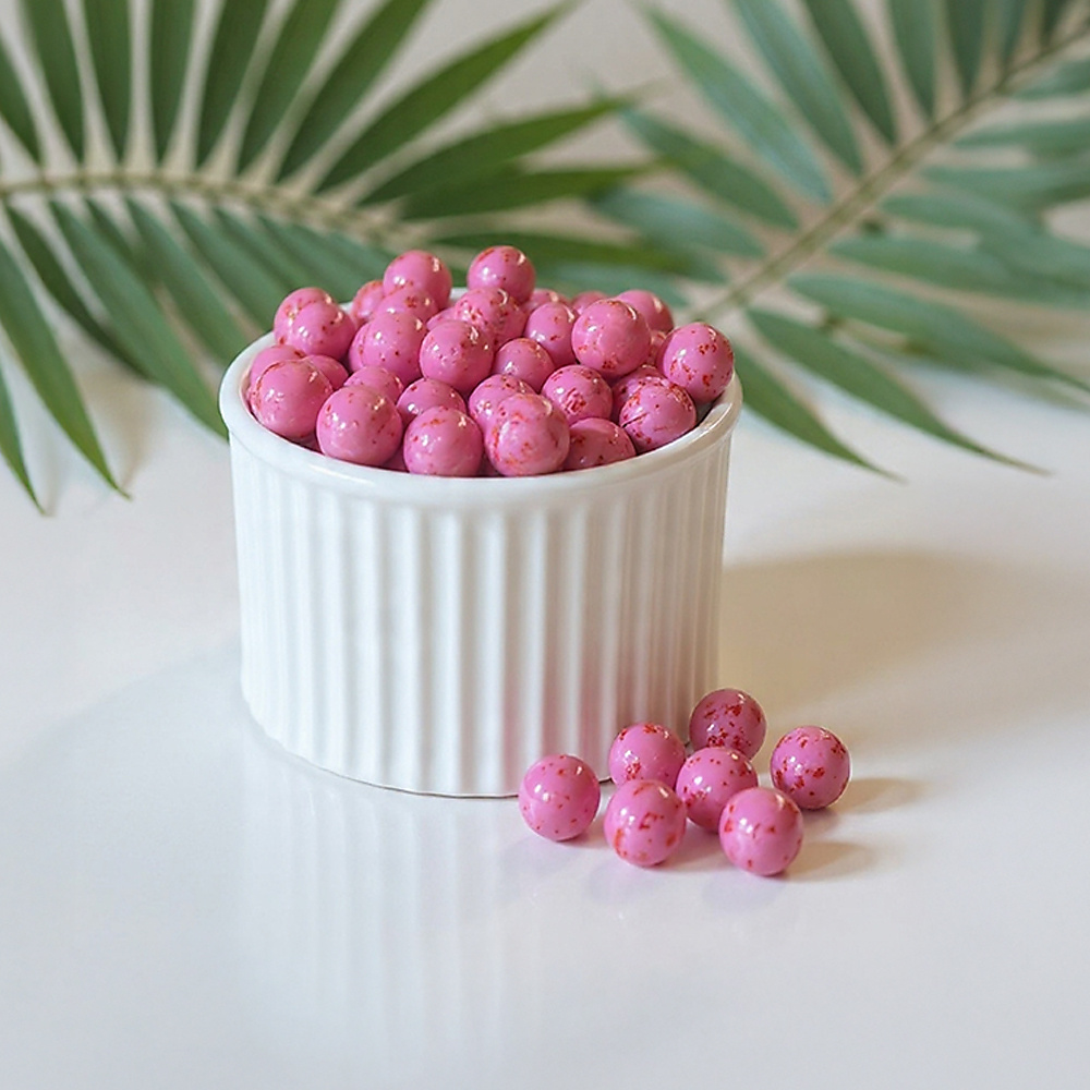 Raspberry-flavored dragee dragee