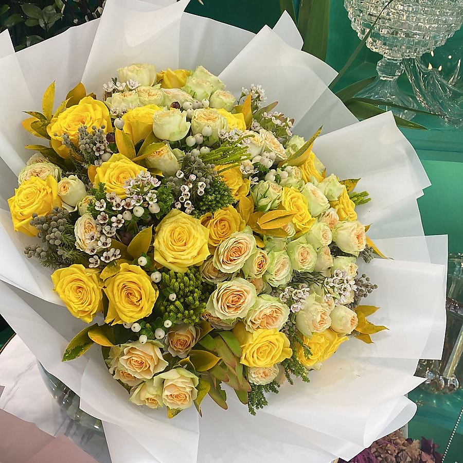 Medium Bouquet Yellow & White