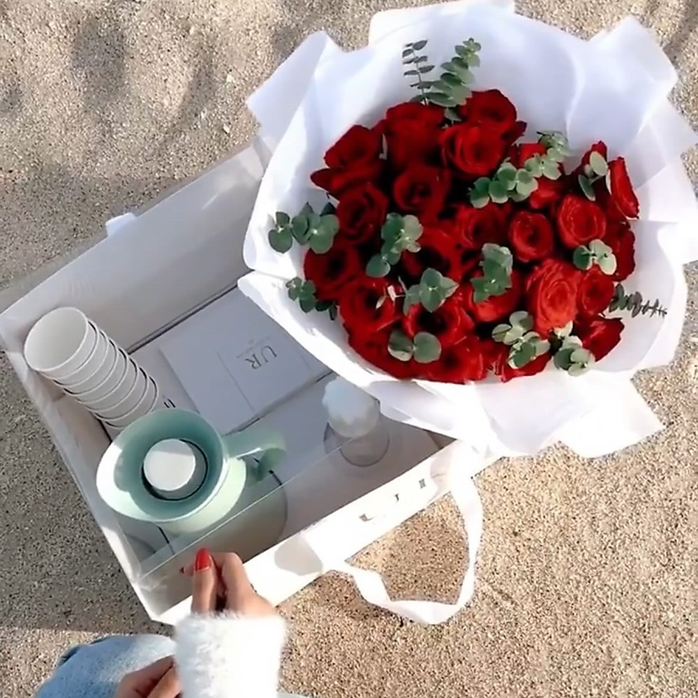Hot Chocolate Box with Bouquet of Rose
