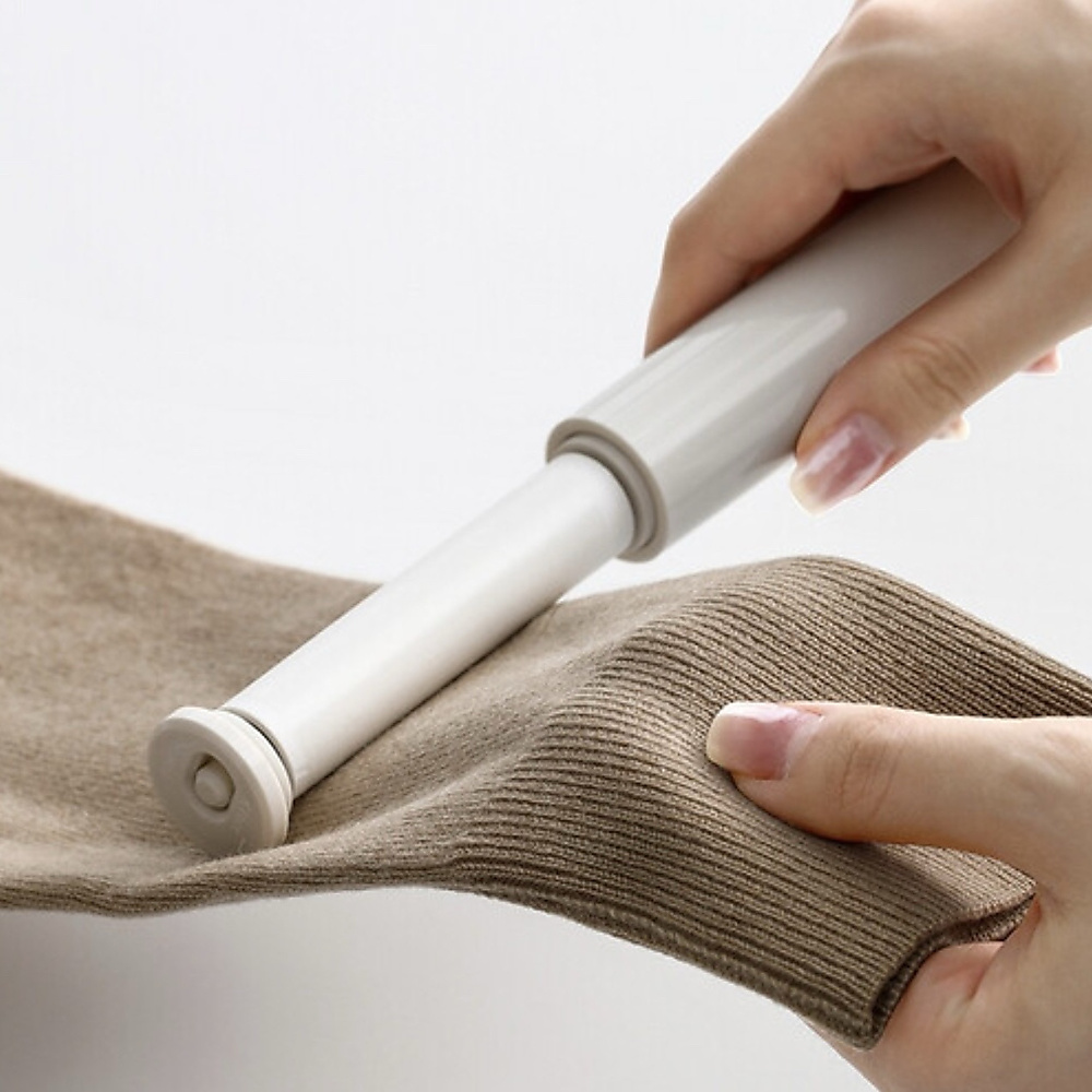 Portable lint roller