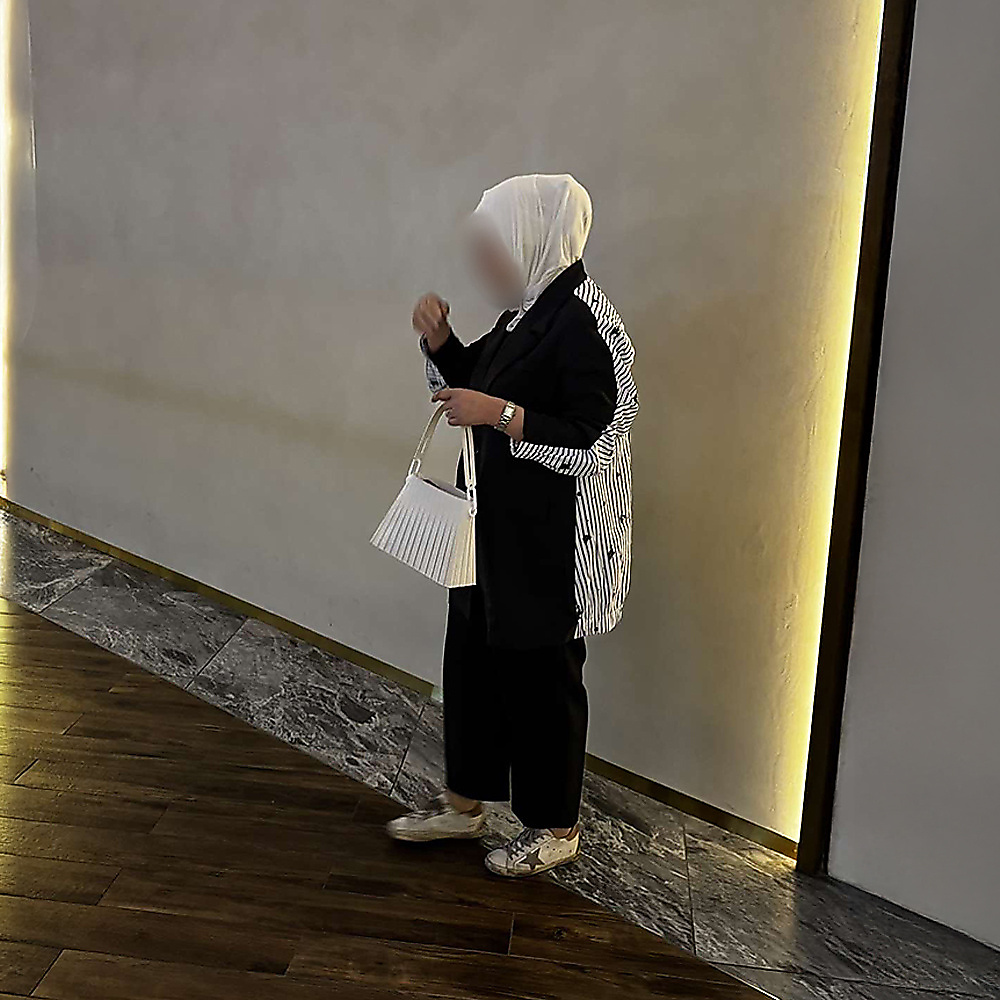 سترة من الكتان الأسود