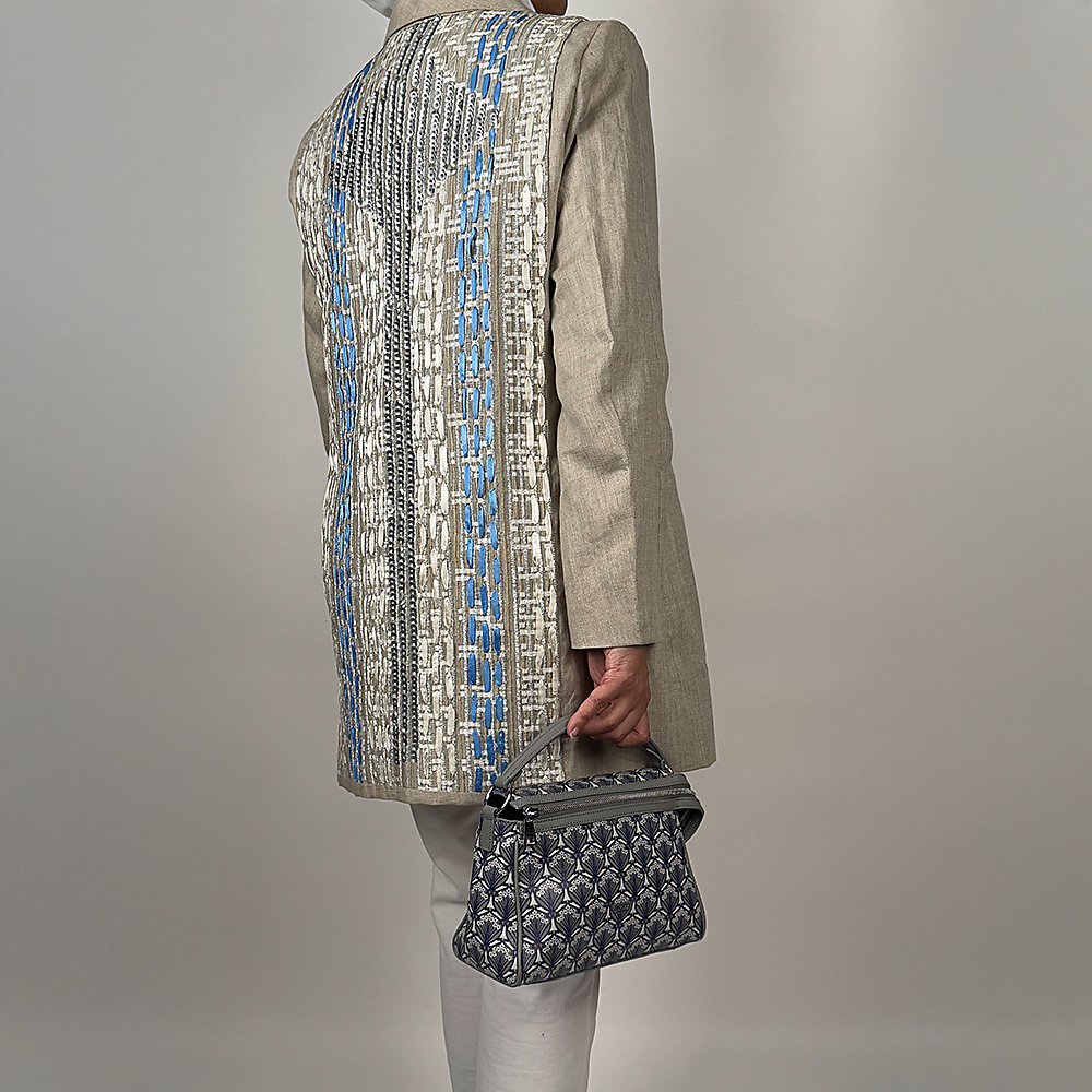 Embroidered linen blazer
