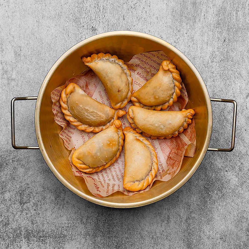 Meat Sambousek – 6 Pieces