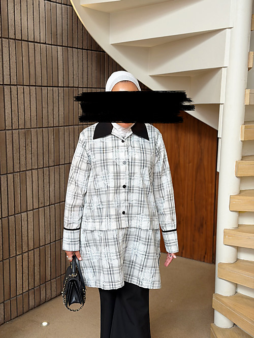 Black collar plaid shirt