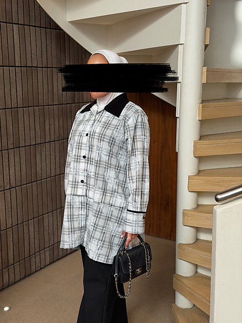 Black collar plaid shirt