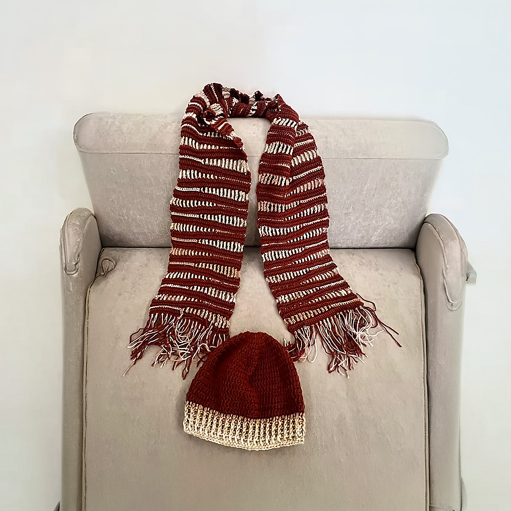 سكارف وقبعه