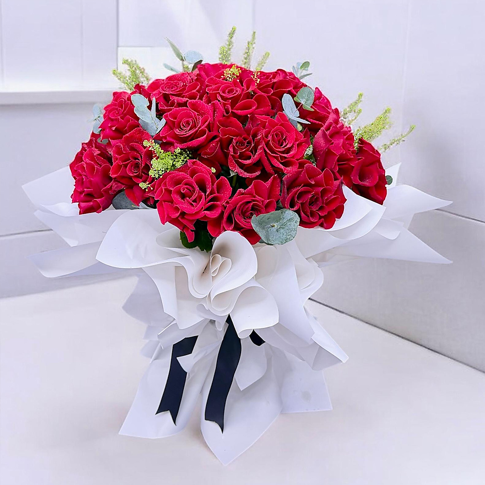 vibrant red roses standing bouquet