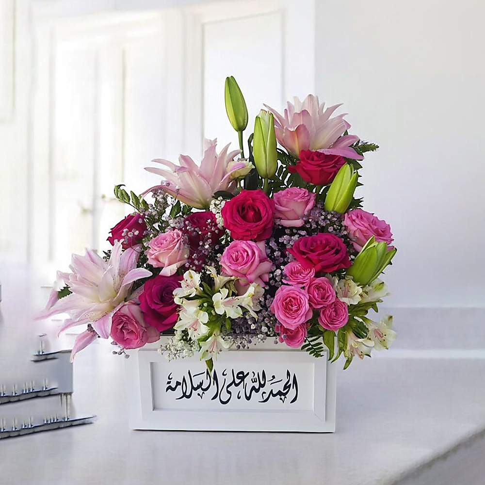MIxed  fresh flower in a wooden Box