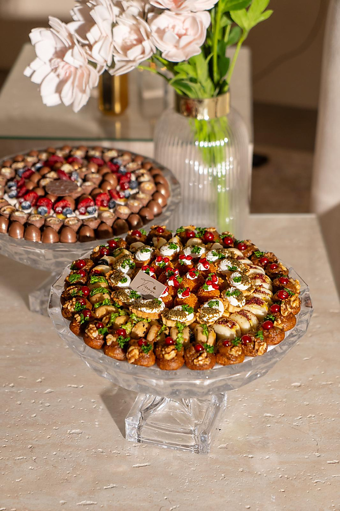 Display of 2 Crystal Trays: Chocolate And Savory
