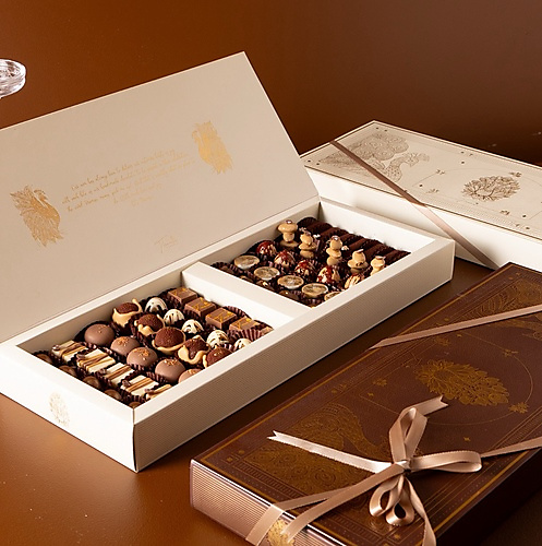 Royal peacock box of white chocolate, 50 pieces