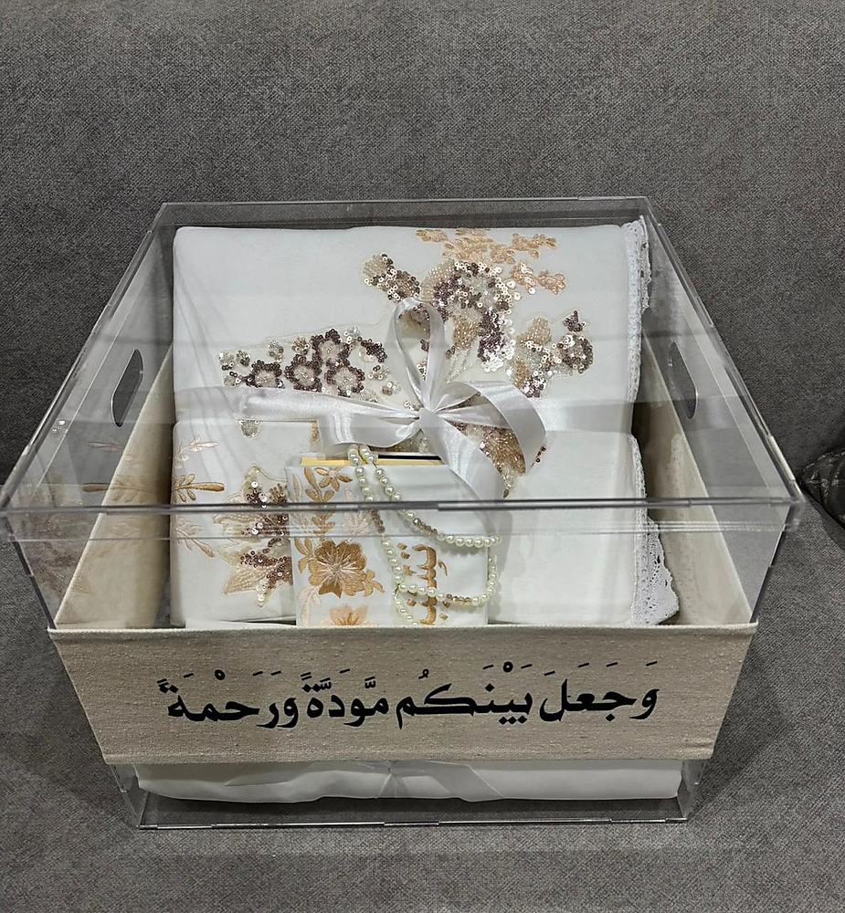 بوكس الهدايا المميز سجاده +ثوب صلاه+ مسباح