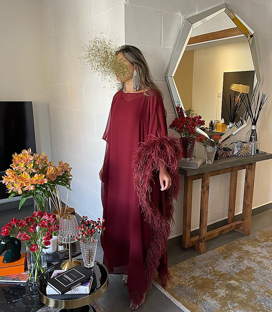 MARON WITH FEATHER