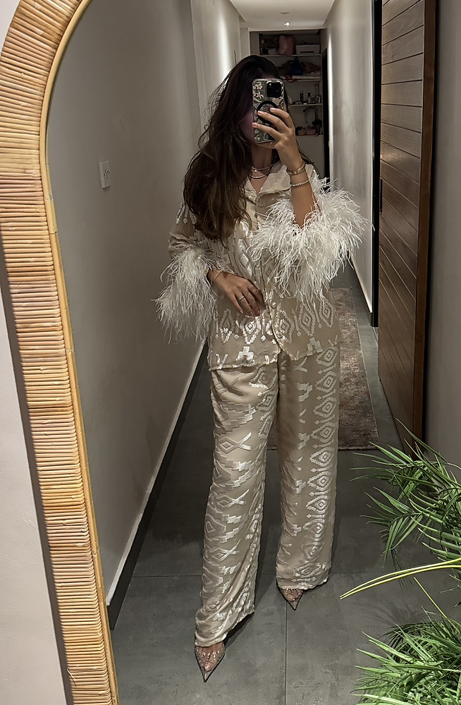creme feather outfit