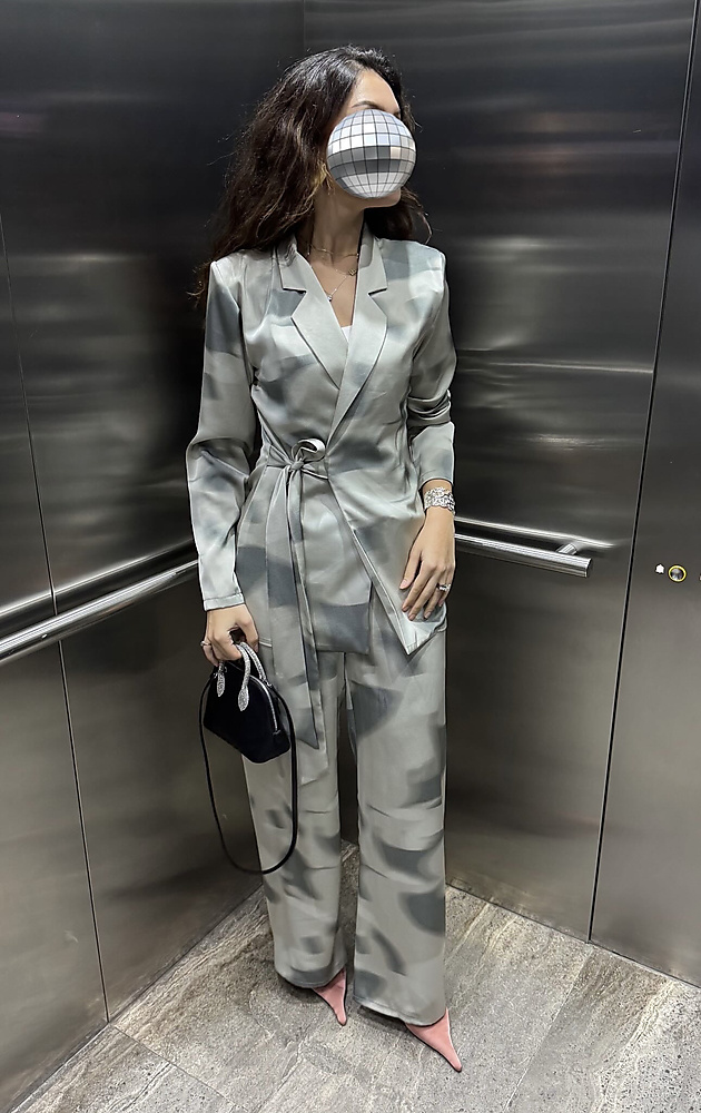 GREY TAUPE
