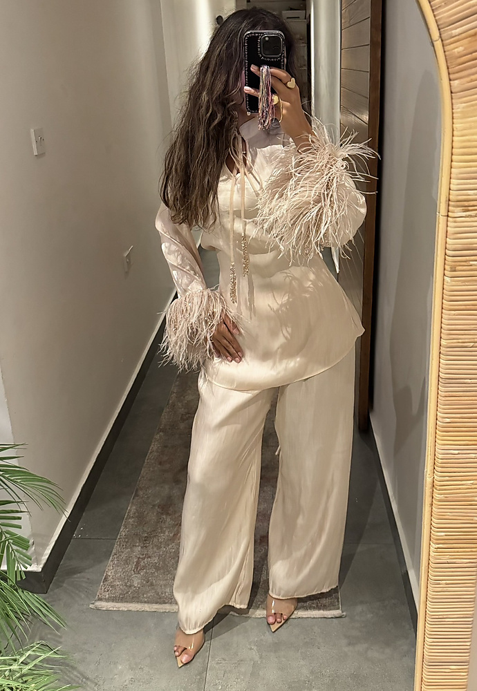 ARORA WITH FEATHER