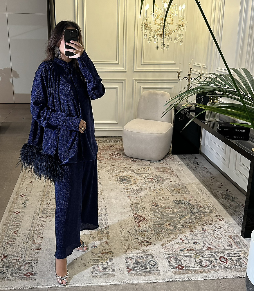 NAVY FEATHER SCARF