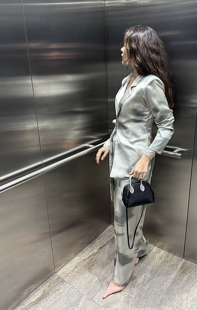 GREY TAUPE