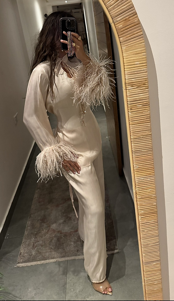 ARORA WITH FEATHER