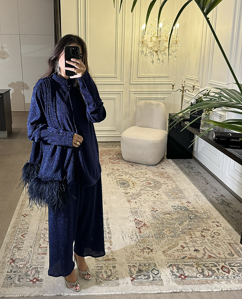 NAVY FEATHER SCARF