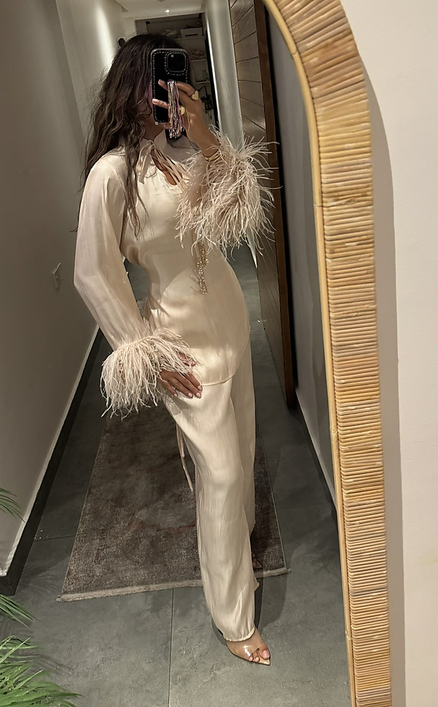 ARORA WITH FEATHER