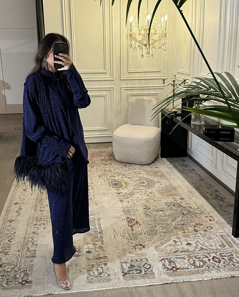NAVY FEATHER SCARF