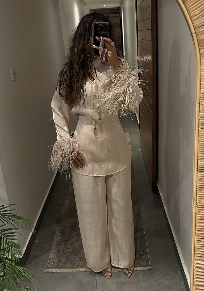 ARORA WITH FEATHER