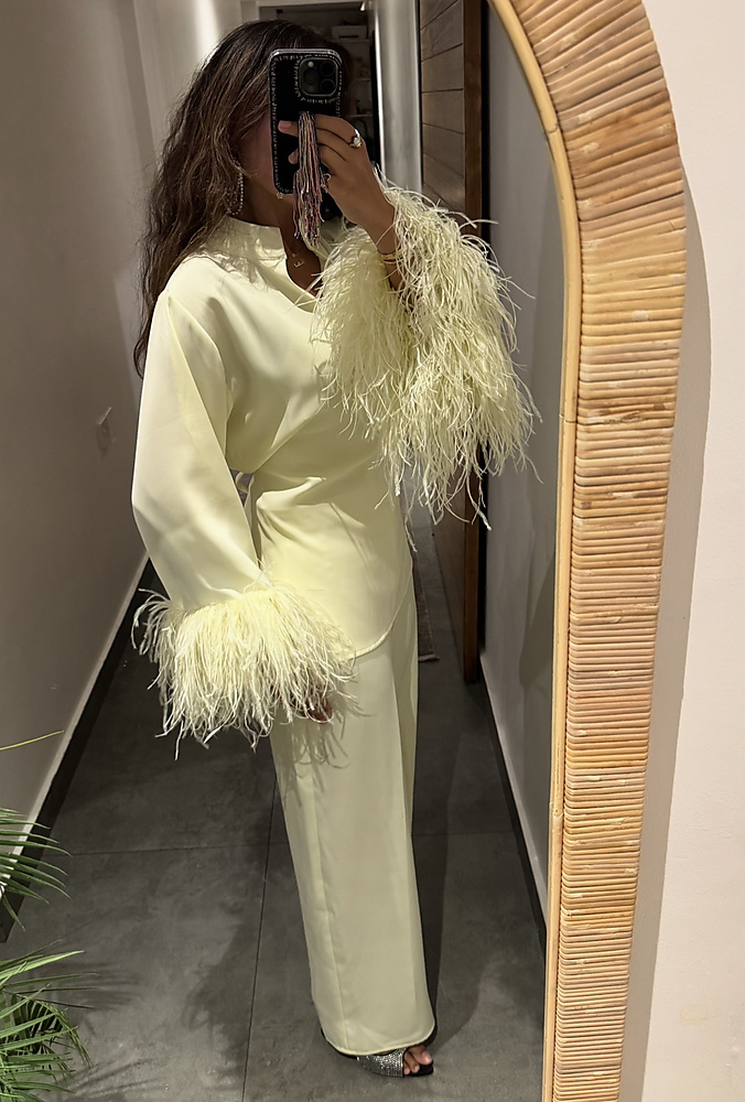 Vanilla Feather Suit 🤍�