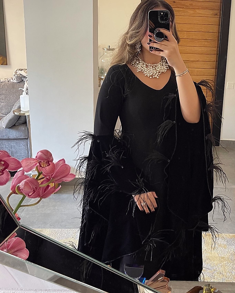 GIGI IN BLACK
