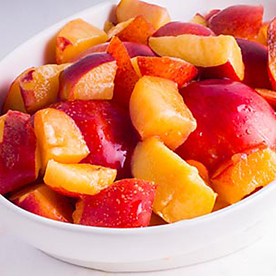 طبق خوخ طازج