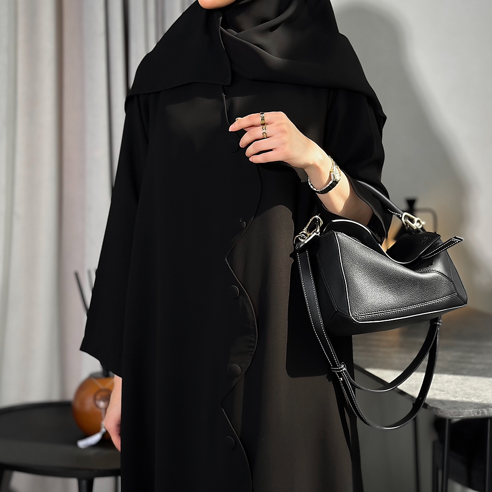 UN5,, عباية زراير