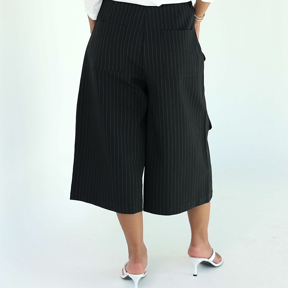 Pocket Wide-Leg Shorts