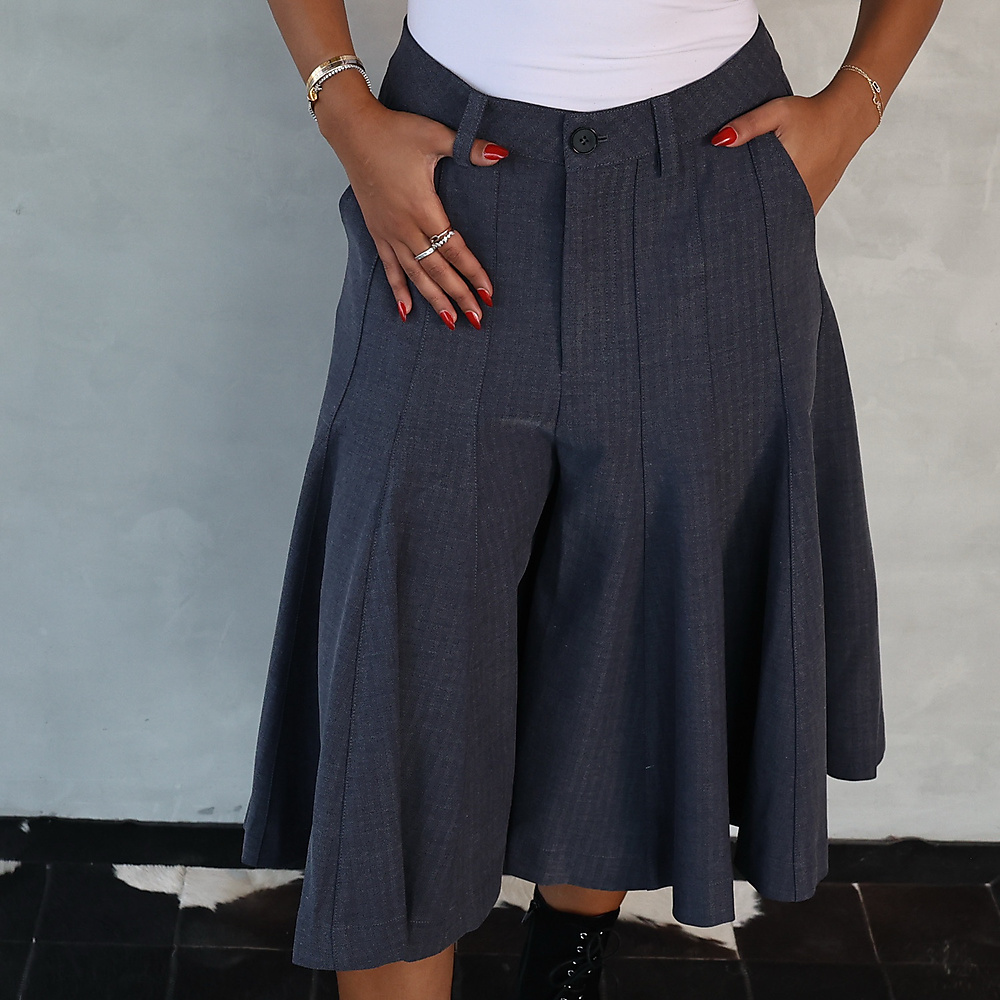Pleated shorts Grey