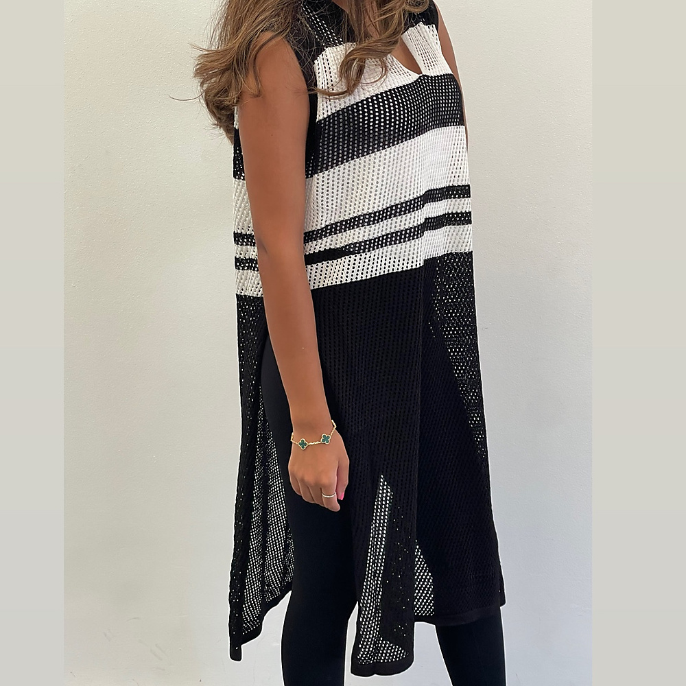 Striped slit black