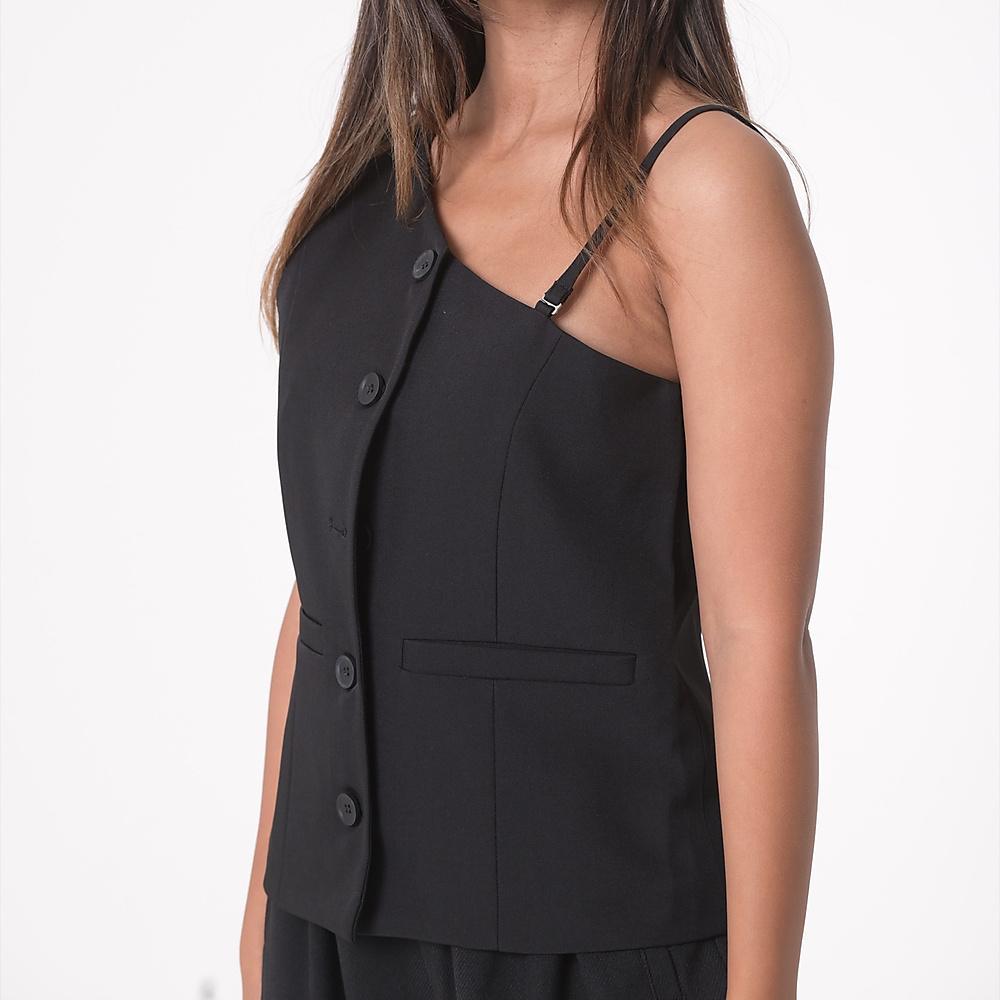 Buttoned up shoulder black