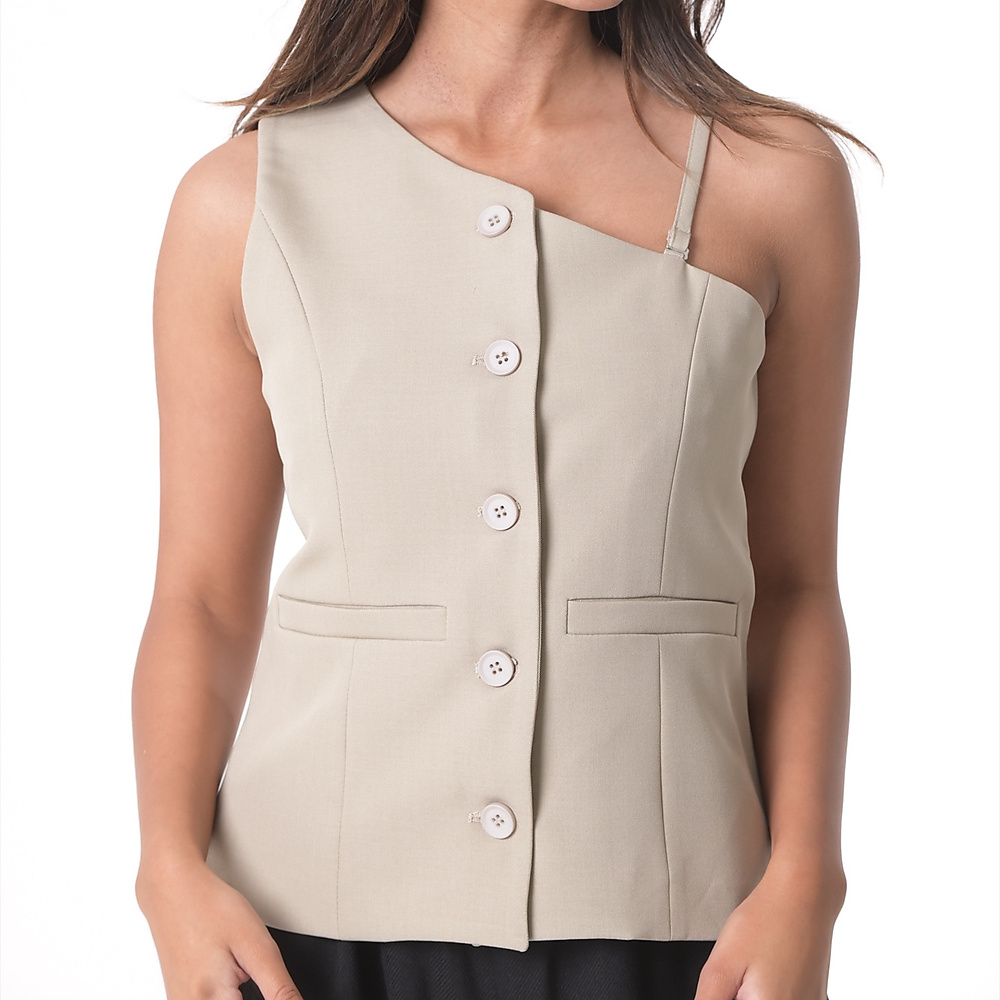 Buttoned up shoulder beige